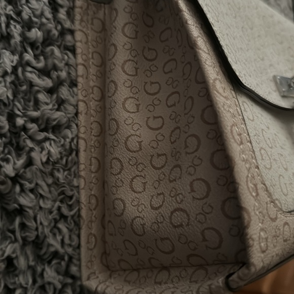 Beautiful GUESS purse - Picture 3 of 5